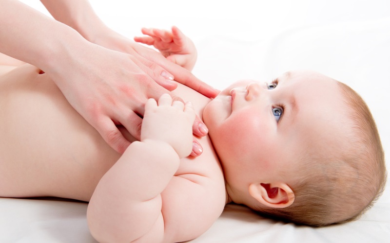 Массаж для новорожденных. 12 методов, или как противодействовать коликам